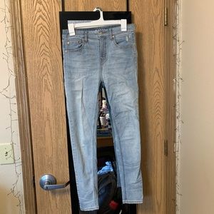 Light wash skinny jeans!!